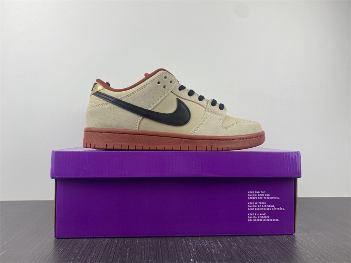 Nike SB Dunk Low Pro Hennessy BQ6817-100