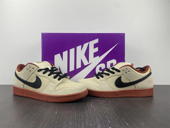 Nike SB Dunk Low Pro Hennessy BQ6817-100