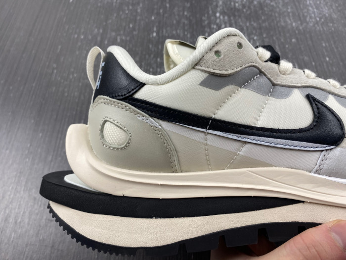 Nike Sacai x VaporWaffle “Tour Yellow ”DD1875-101