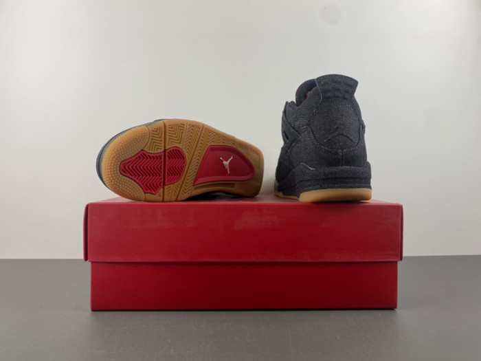Air Jordan 4 Retro Levi