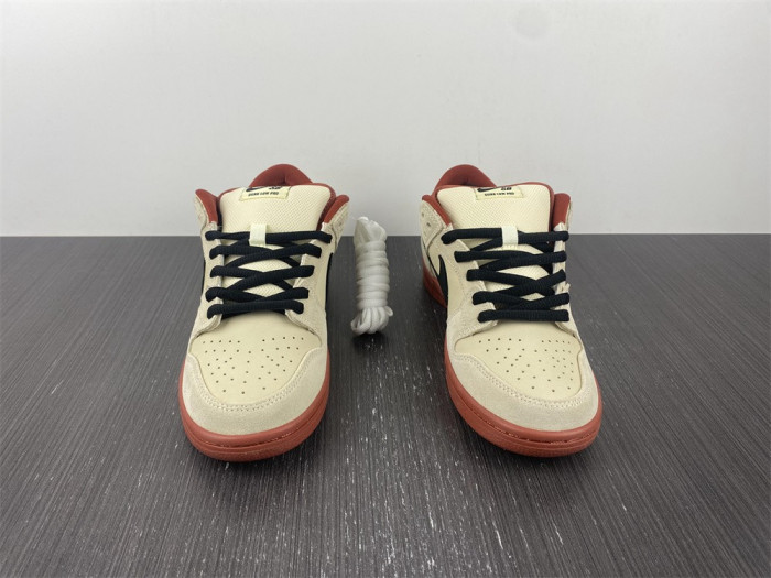 Nike SB Dunk Low Pro Hennessy BQ6817-100