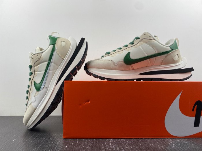 Nike Sacai x VaporWaffle “Tour Yellow ”DD1875-102