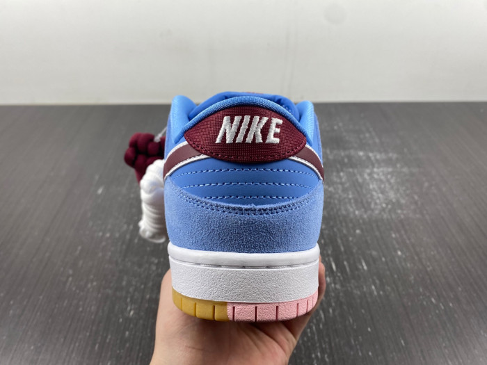 Nike SB Dunk Low Philadelphia Phillies DQ4040-400