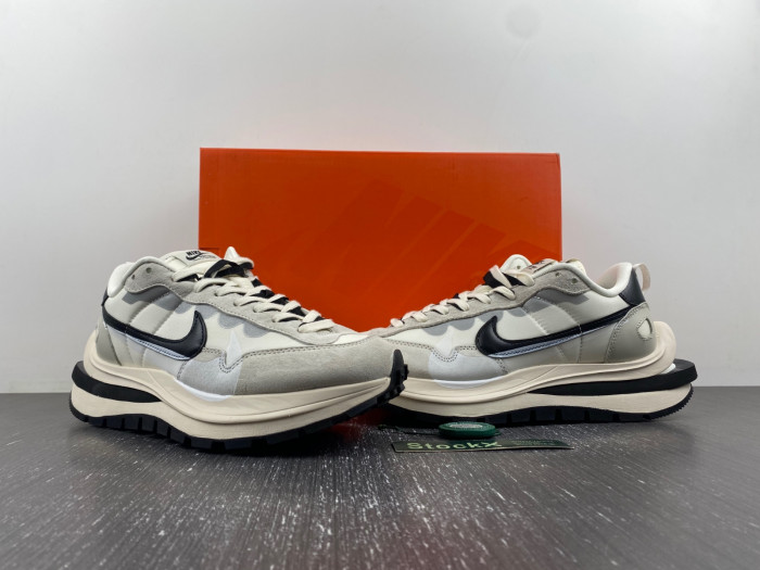 Nike Sacai x VaporWaffle “Tour Yellow ”DD1875-101