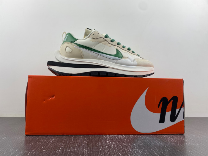 Nike Sacai x VaporWaffle “Tour Yellow ”DD1875-102