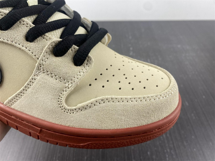 Nike SB Dunk Low Pro Hennessy BQ6817-100