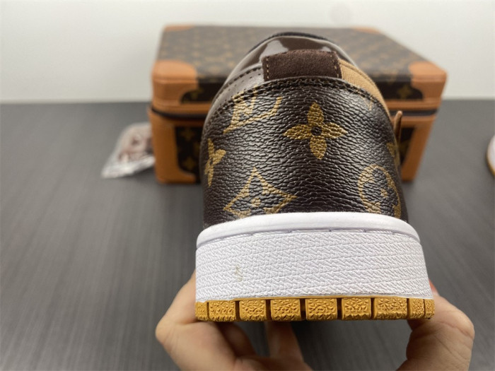 AIR JORDAN 1 OFW Low Top (WITH CASE)