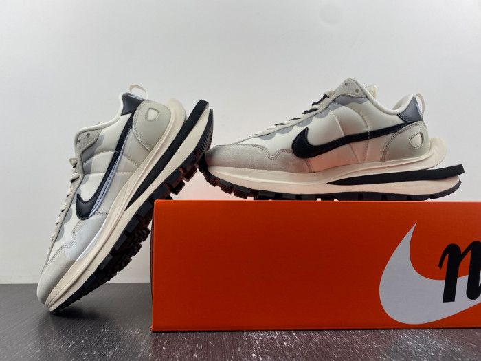 Nike Sacai x VaporWaffle “Tour Yellow ”DD1875-101