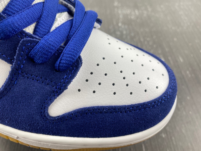 Nike SB Dunk Low Los Angeles Dodgers DO9395-400
