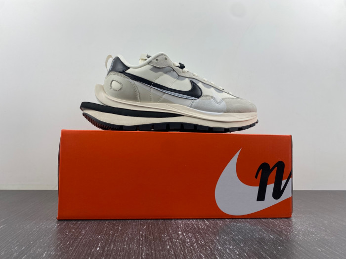 Nike Sacai x VaporWaffle “Tour Yellow ”DD1875-101
