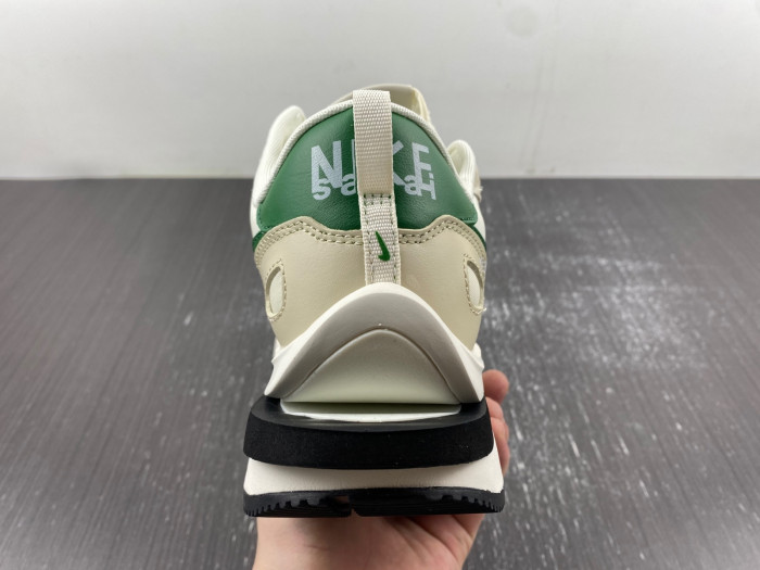 Nike Sacai x VaporWaffle “Tour Yellow ”DD1875-102