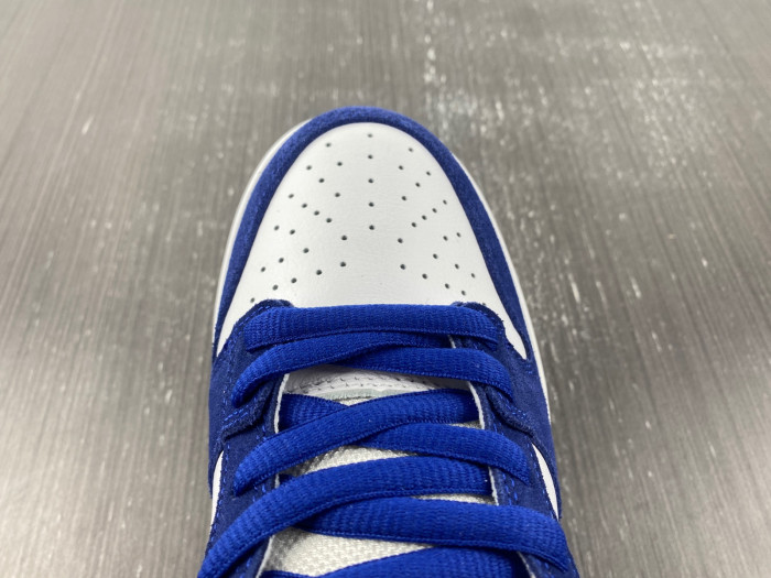 Nike SB Dunk Low Los Angeles Dodgers DO9395-400