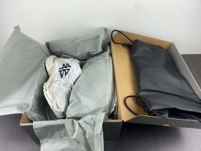BLCG PHANTOM SNEAKER 677402 W3RBQ 9010