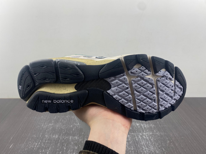N3W BLANCE SNEAKER M990AG3