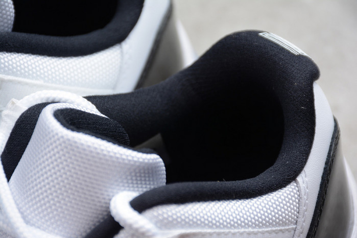 Jordan 11 Retro Low Concord 528895-153