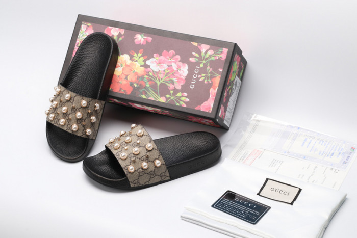 Gu66 SLIPPERS