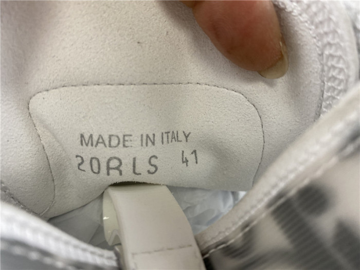 D10R B23 High Top Logo Oblique Sneakers
