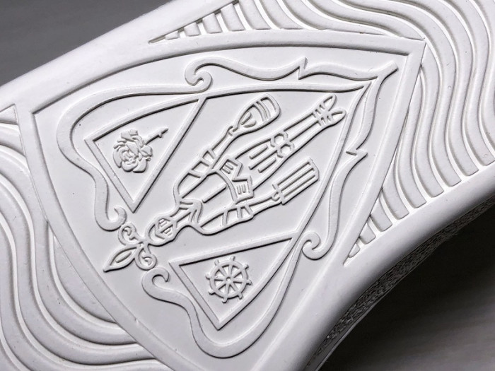 Gu66 Ace Embroidered Low-Top Sneaker