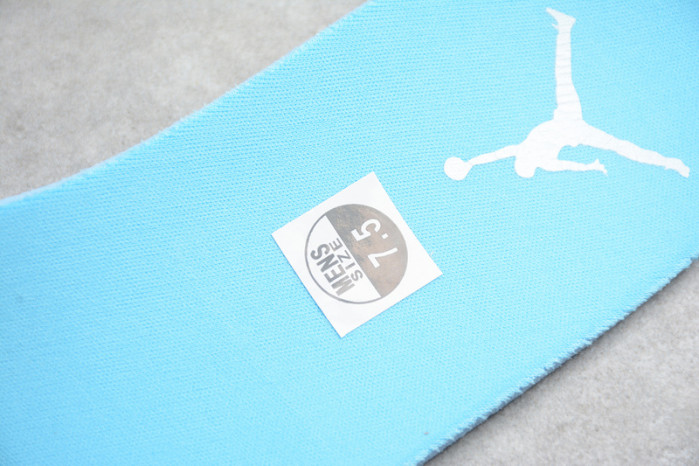 Air Jordan 1 Mid UNC (W) BQ6472-114