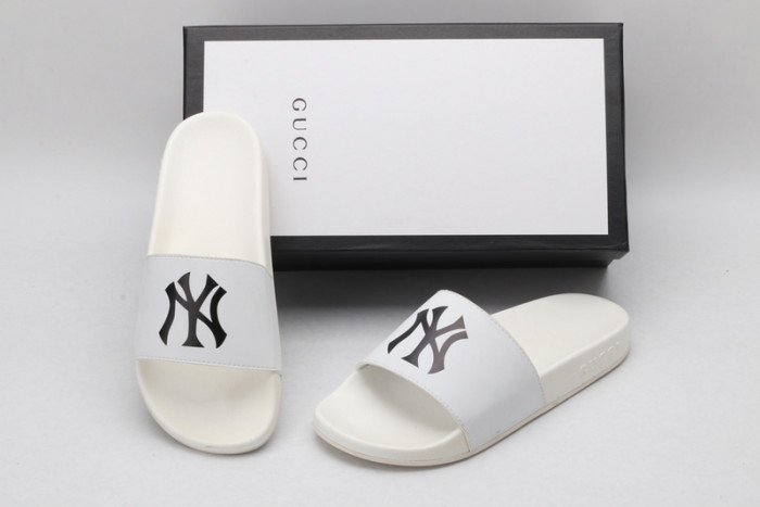 Gu66 SLIPPERS