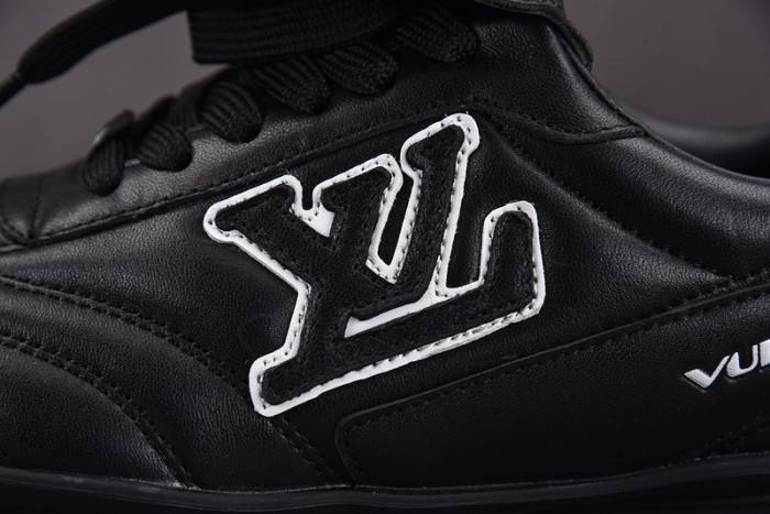 Lou1su1tt Footprint Soccer Black White
