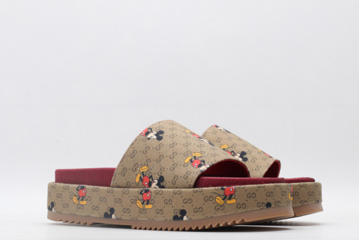 Gu66 SLIPPERS