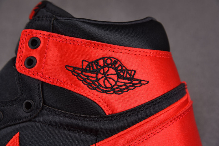 Air Jordan 1 Retro High OG Satin Bred FD4810-061
