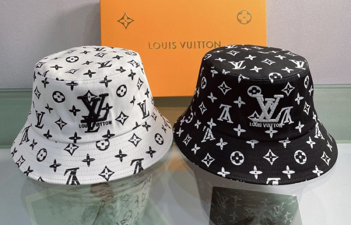 Lou1su1tt HAT
