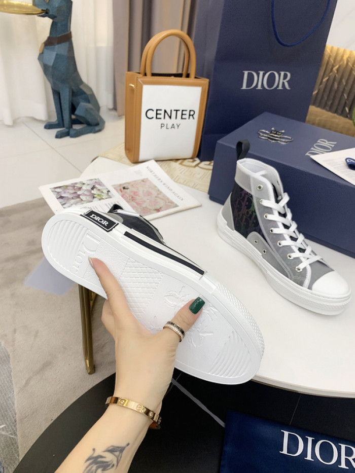 D10R B23 Oblique High Top Sneaker