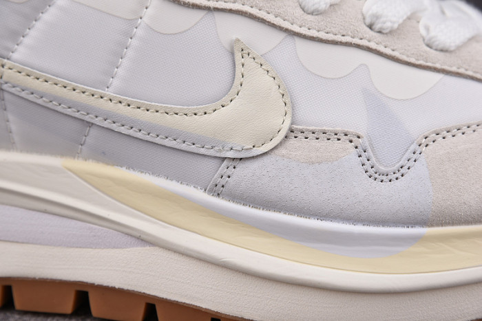 Nike Vaporwaffle Sacai Sail Gum DD1875-100