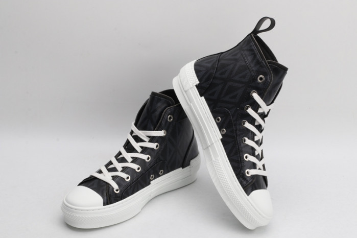 D10R B23 Oblique High Top Sneaker