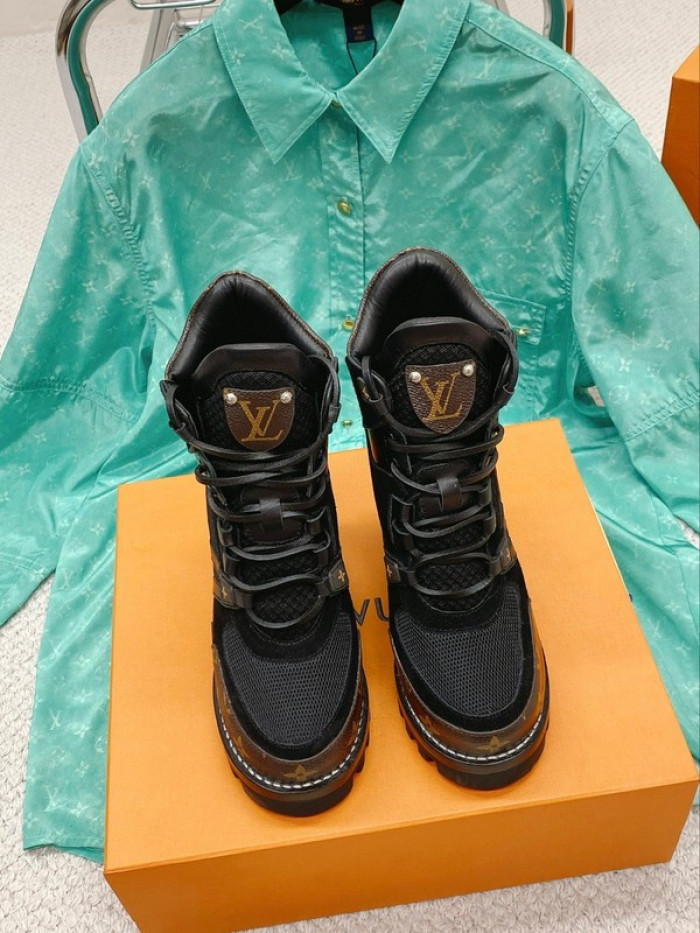 lou1su1tt Boots