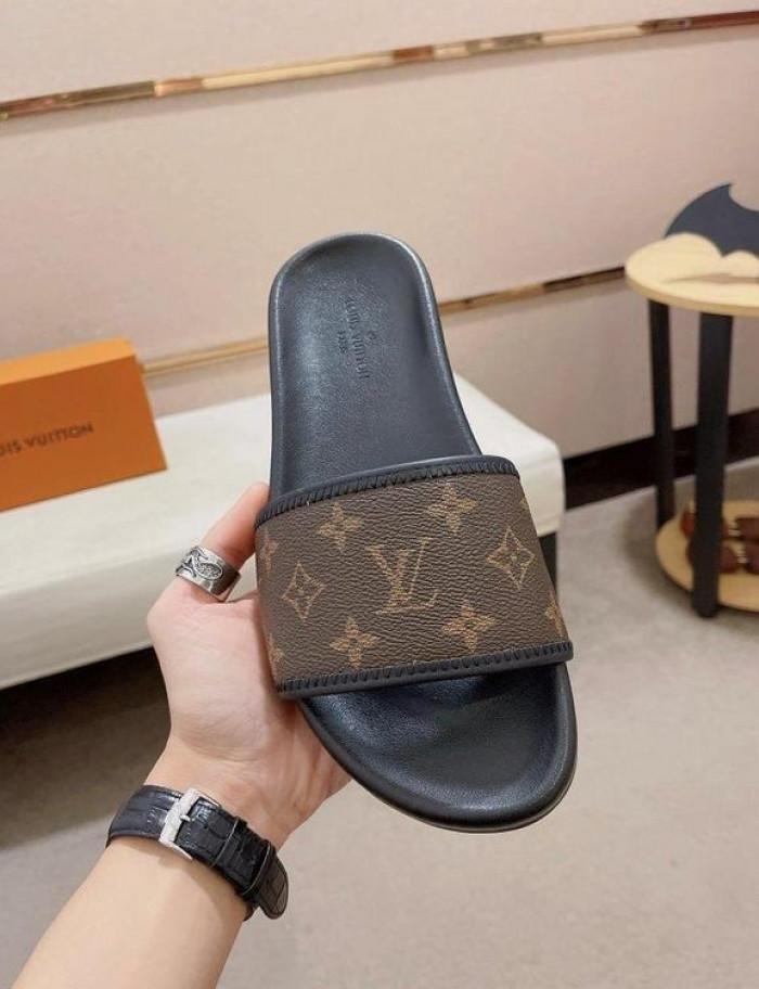 Lou1su1tt slides