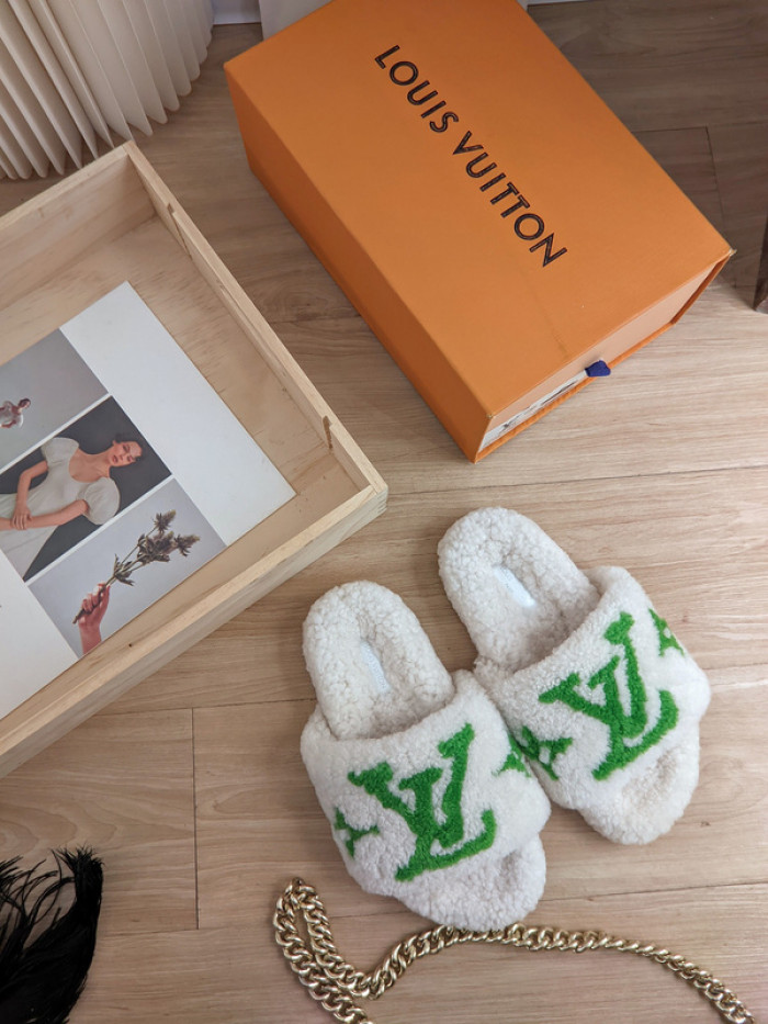 Lou1su1tt slides