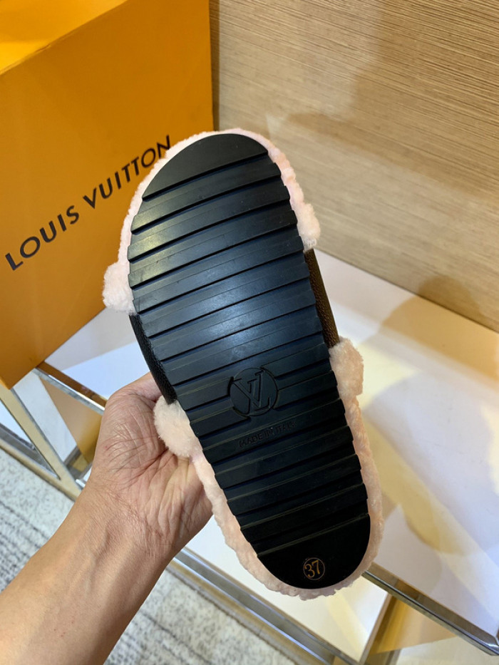 Lou1su1tt slides