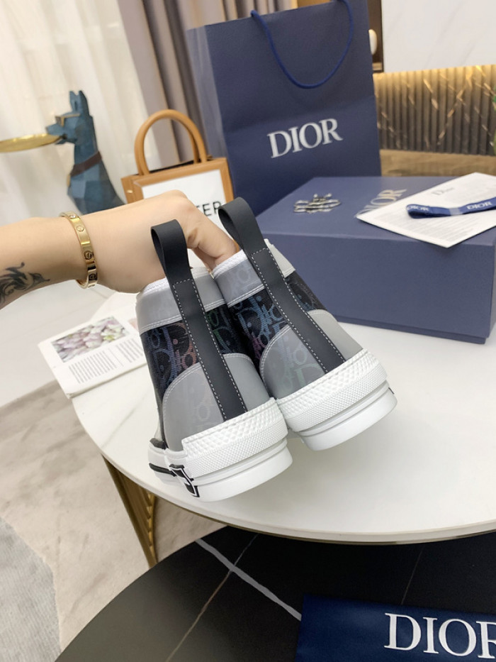 D10R B23 Oblique High Top Sneaker