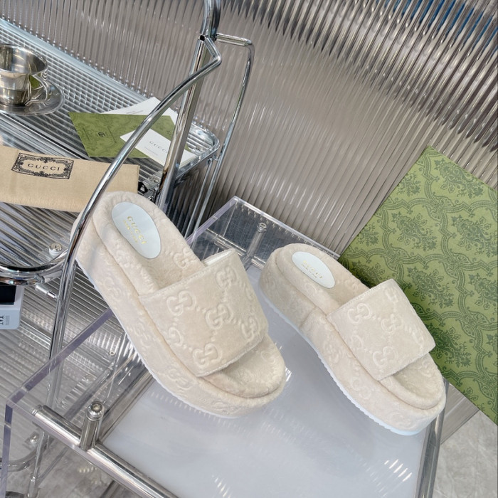 Gu66 SLIPPERS