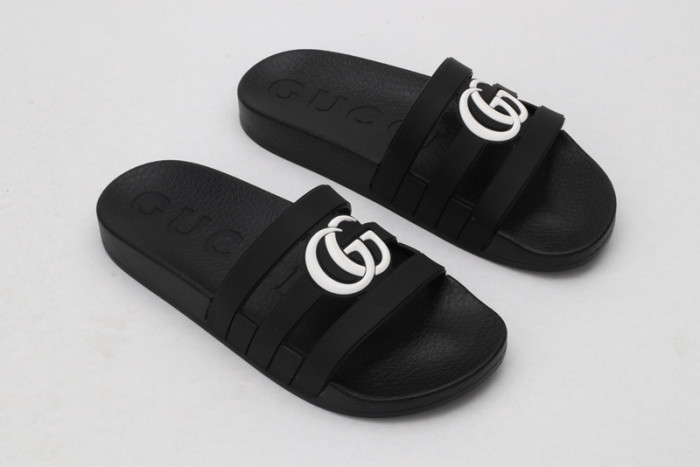 Gu66 SLIPPERS