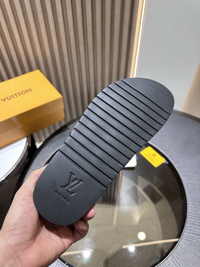 Lou1su1tt slides