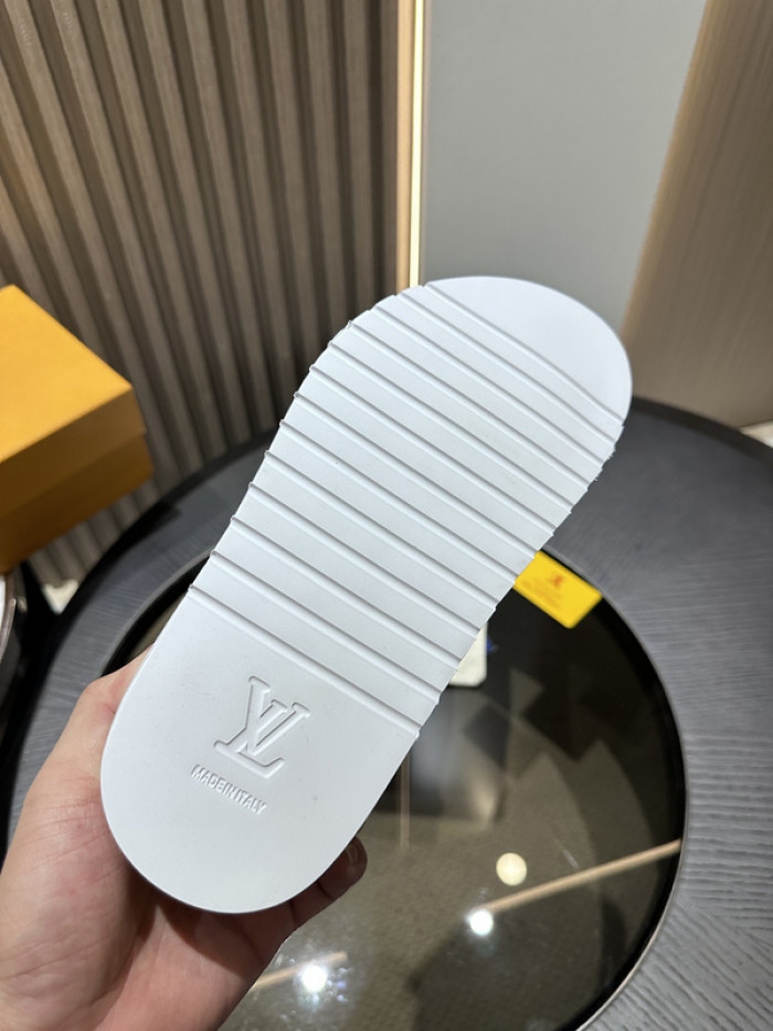 Lou1su1tt slides