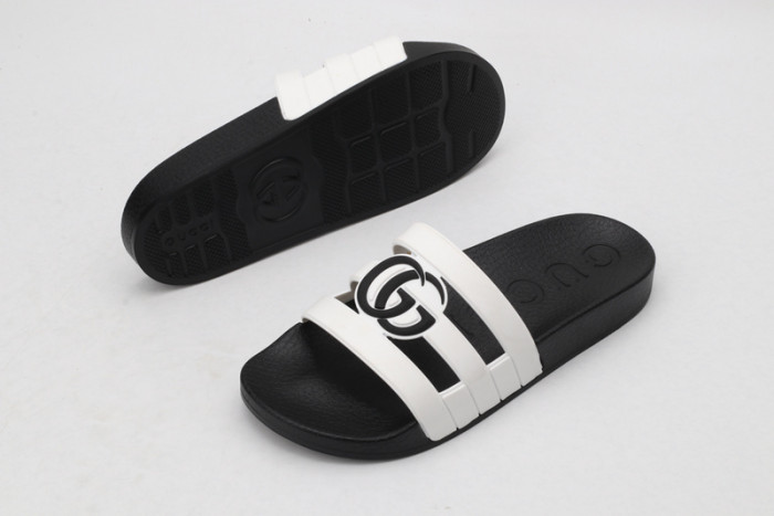 Gu66 SLIPPERS