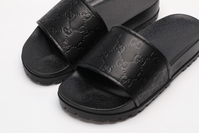 Gu66 SLIPPERS