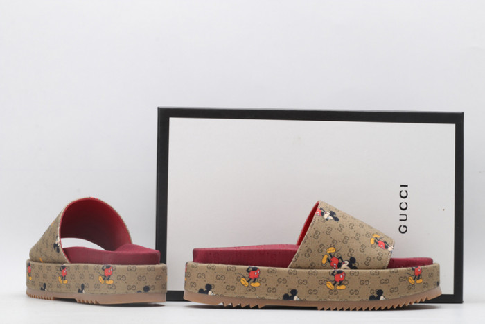 Gu66 SLIPPERS