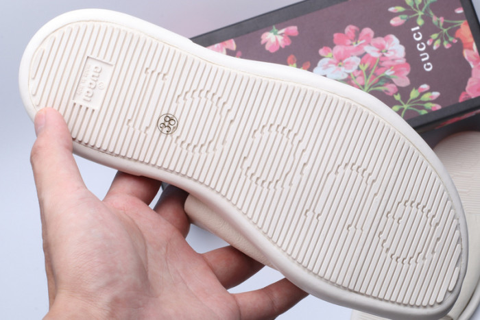 Gu66 SLIPPERS
