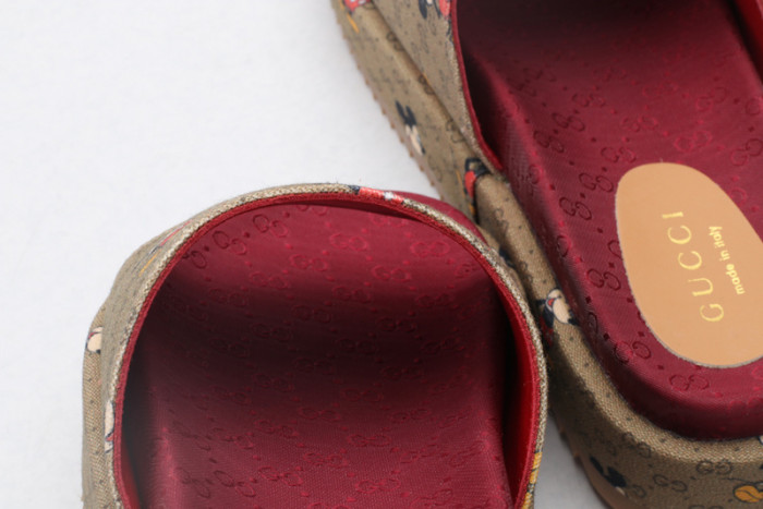 Gu66 SLIPPERS