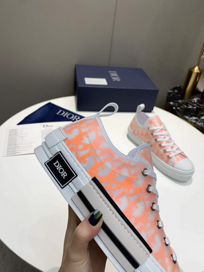 D10R B23 Oblique Low Top Sneaker