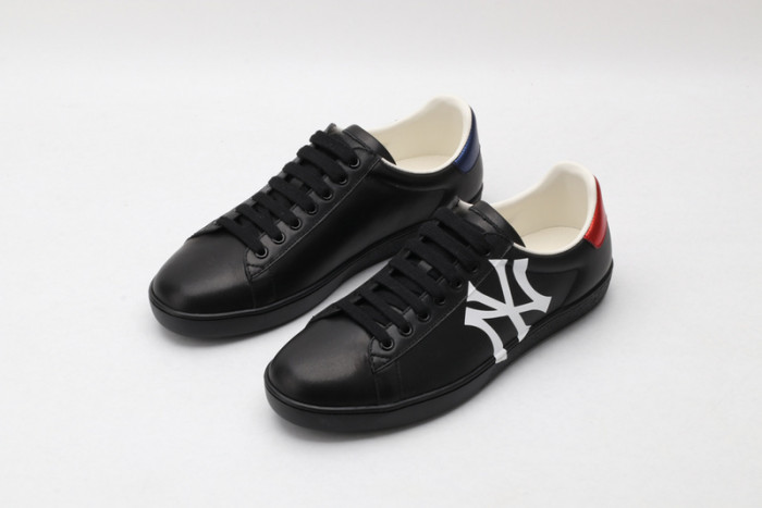 Gu66 Ace Embroidered Low-Top Sneaker