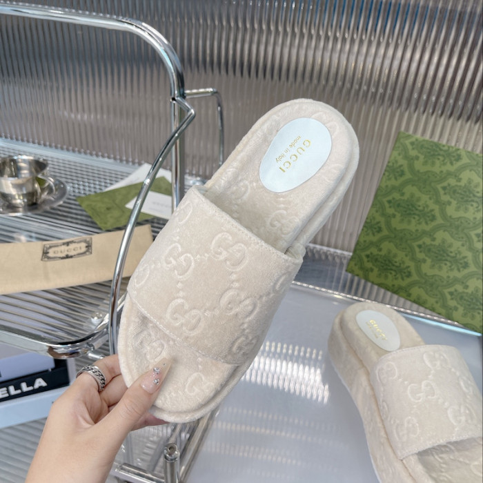 Gu66 SLIPPERS