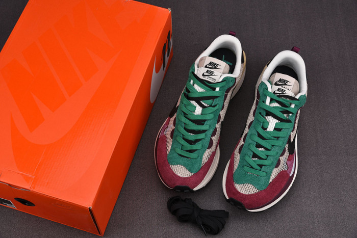 Nike Vaporwaffle sacai Villain Red Neptune Green DD3035-200