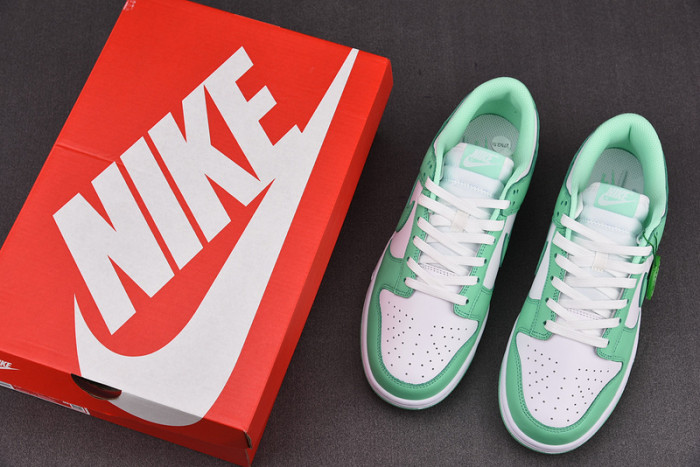 Nike Dunk Low Green Glow (W) DD1503-105